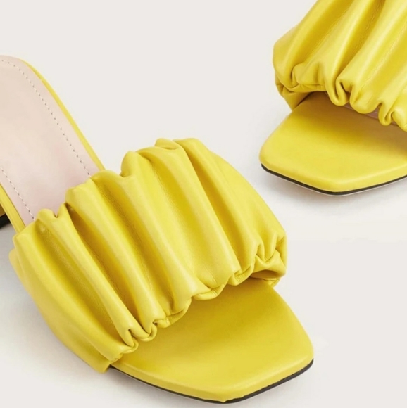 Yellow sandals - Picture 5 of 7